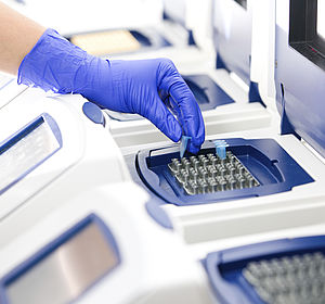 Image of a scientist using a real-time cycler to copy DNA