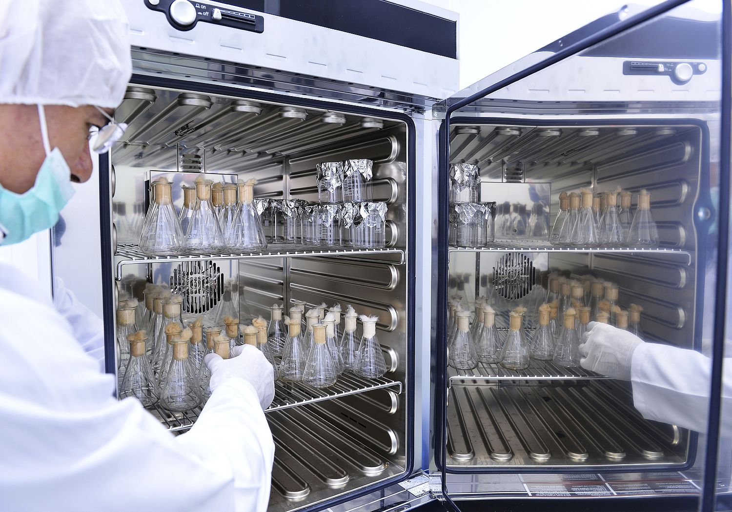 Image of a Laboratory heating and drying oven