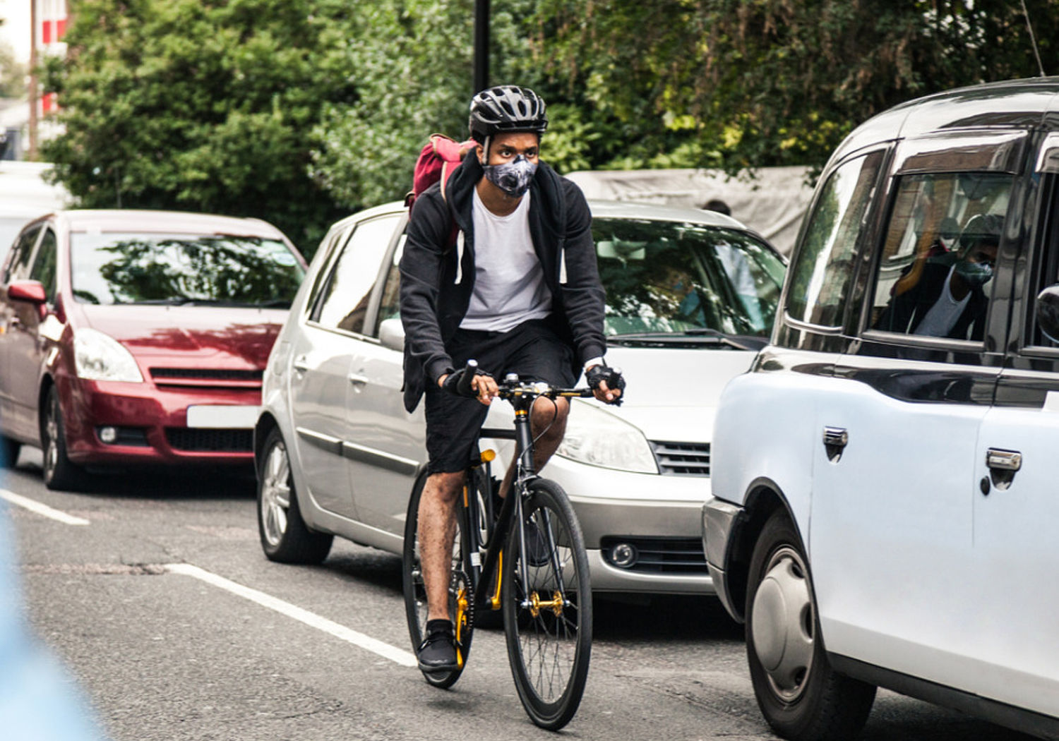 Cyclist commuter wearing a pollution mask